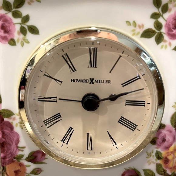 Very Nice Vintage Howard Miller Mantel Clock w/Alarm - Picture 11 of 11